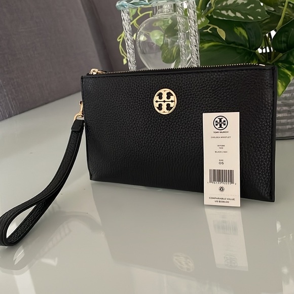 New, authentic Tory Burch chelsea wristlet - Picture 4 of 14